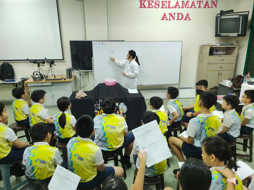 9月12日时中分校科学实验课:实验示范