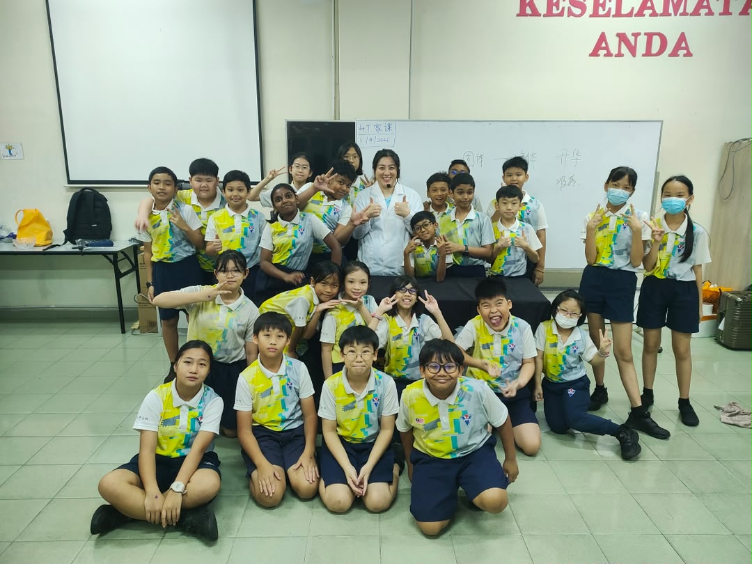 9月12日时中分校科学实验课:课堂合影